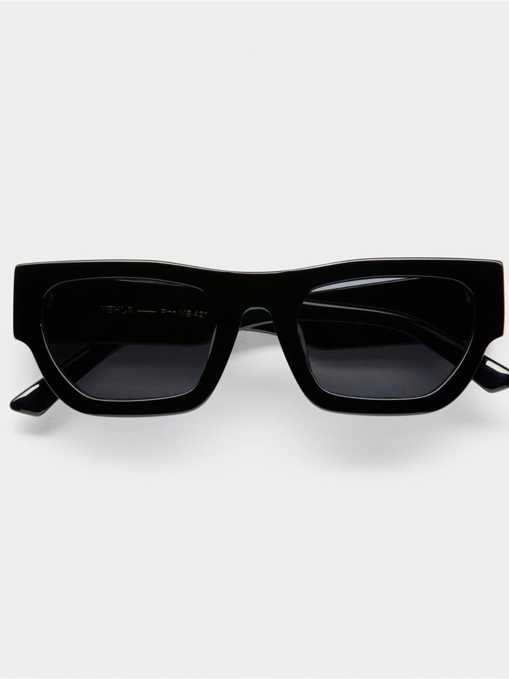 Vehla “FINN” sunglasses in black/smoke